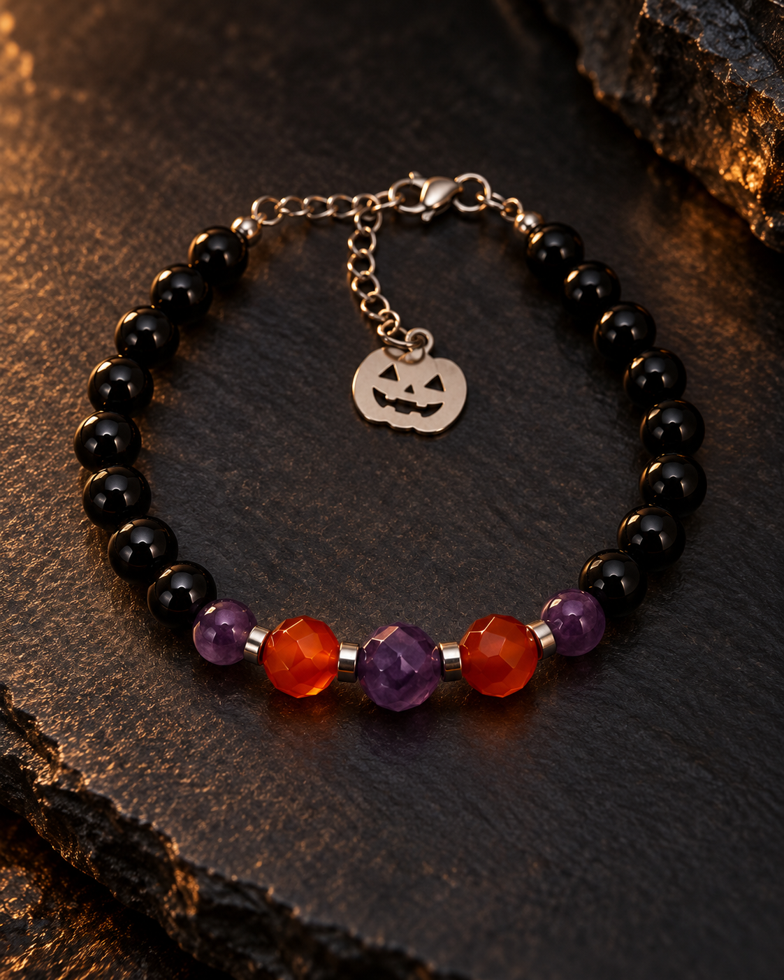 Bransoletka z ametystem, karneolem i turmalinem w halloweenowym stylu